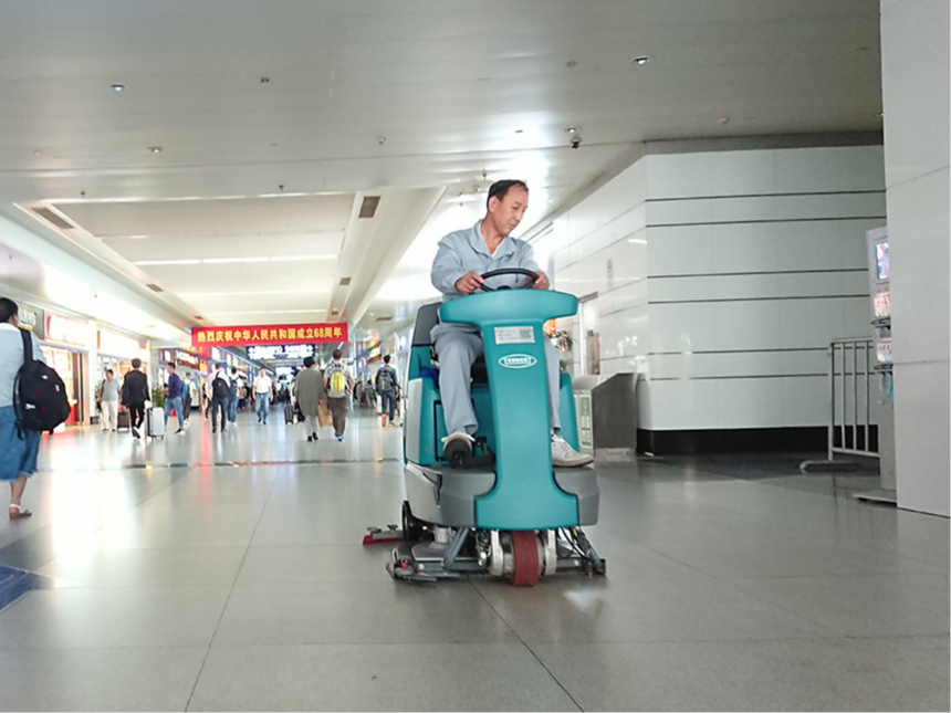 工廠為何選擇洗地機(jī)？