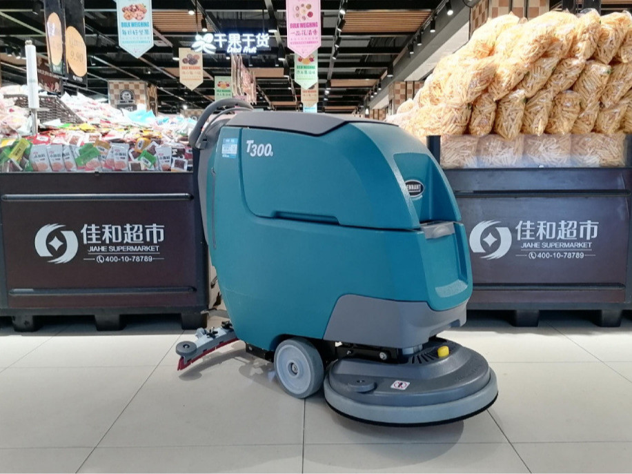 雨雪天氣地面濕污，超市該如何處理？