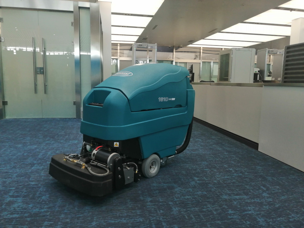 不洗不凈，洗地機(jī)讓電競(jìng)酒店“亮起來”