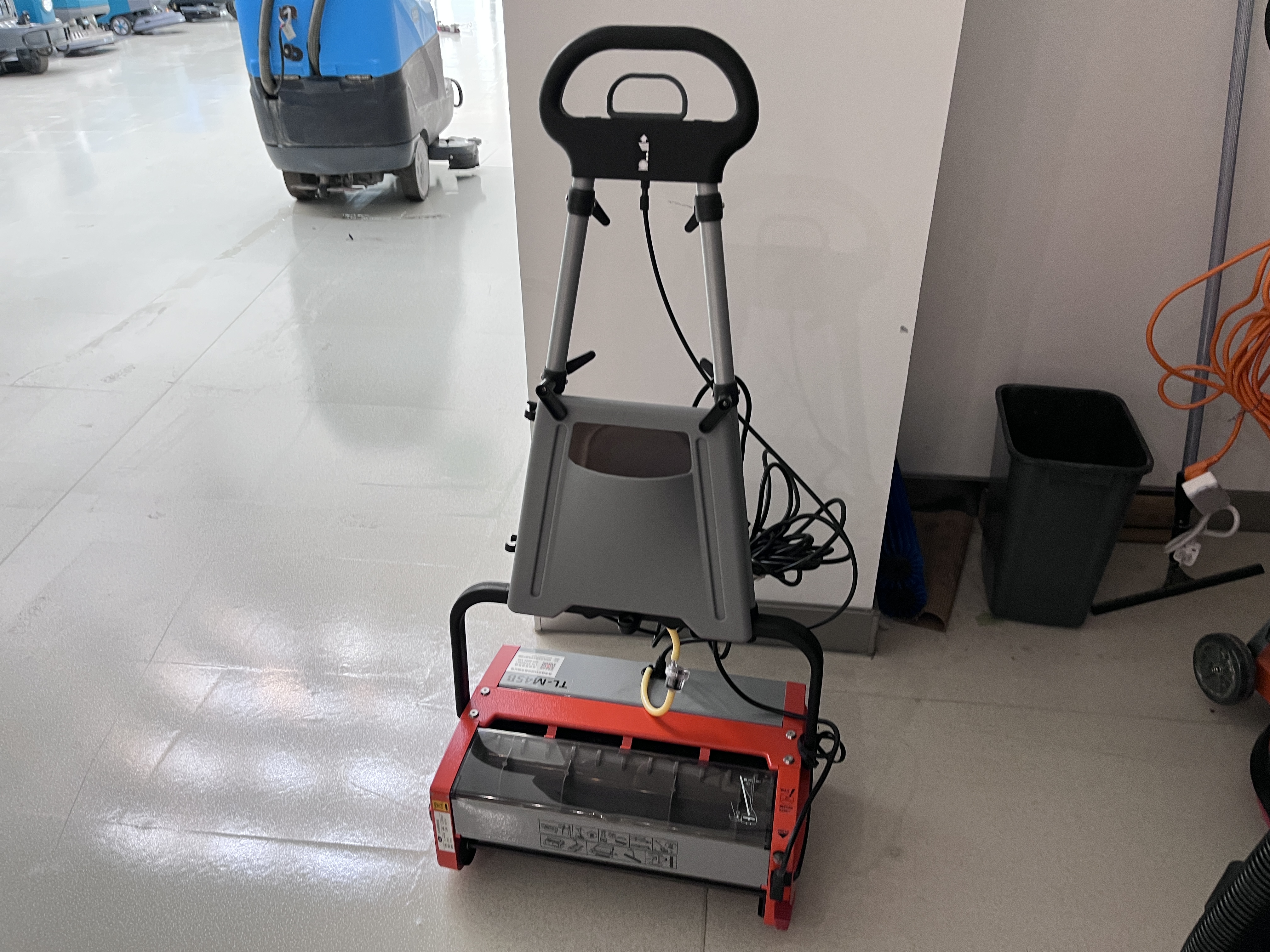 扶梯清洗機(jī)，關(guān)注用戶體驗(yàn)！