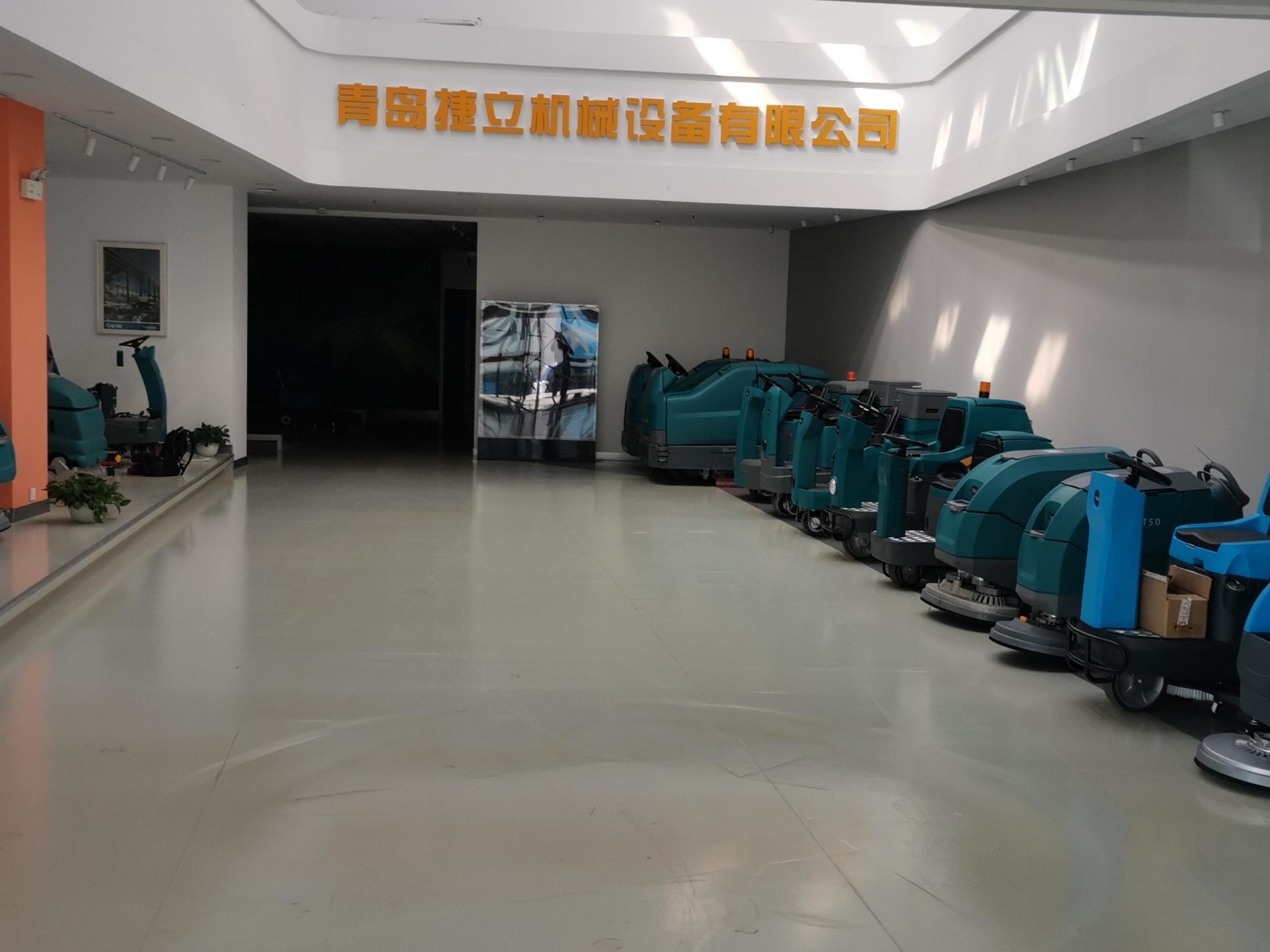 商業(yè)步行街如何選擇清潔設(shè)備？