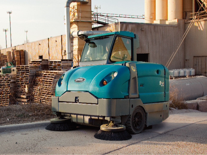 一年無休的環(huán)衛(wèi)工人，寒冬里要這樣使用掃地機(jī)
