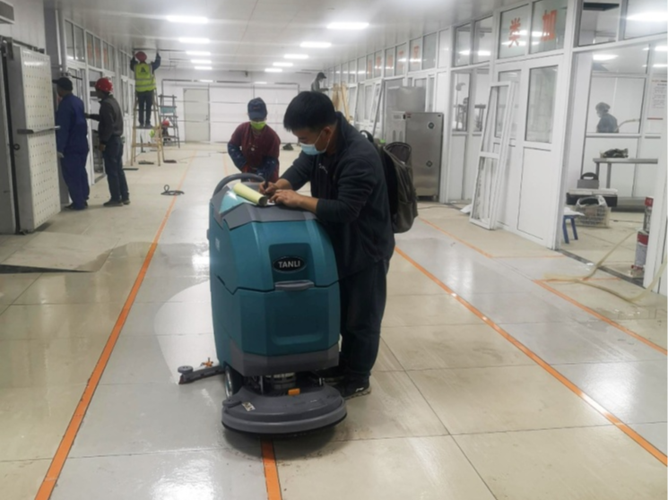 工廠食堂選購(gòu)洗地機(jī)看準(zhǔn)這幾點(diǎn)，包你滿意