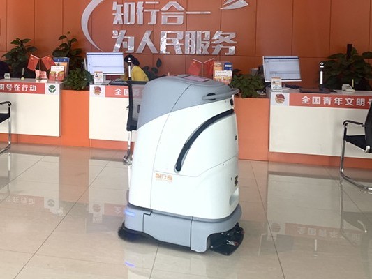 這臺(tái)工業(yè)用自動(dòng)掃地機(jī)器人成清潔大贏家，一棟樓都被它 “征服”