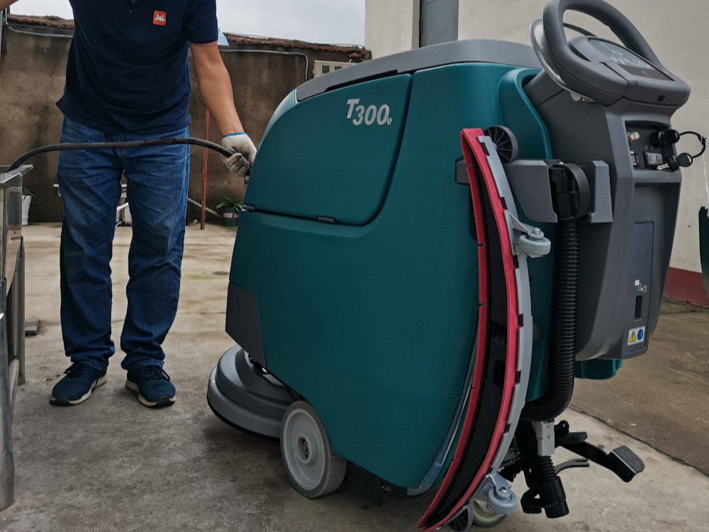 工廠車間洗地機(jī)的保養(yǎng)手冊看這里！