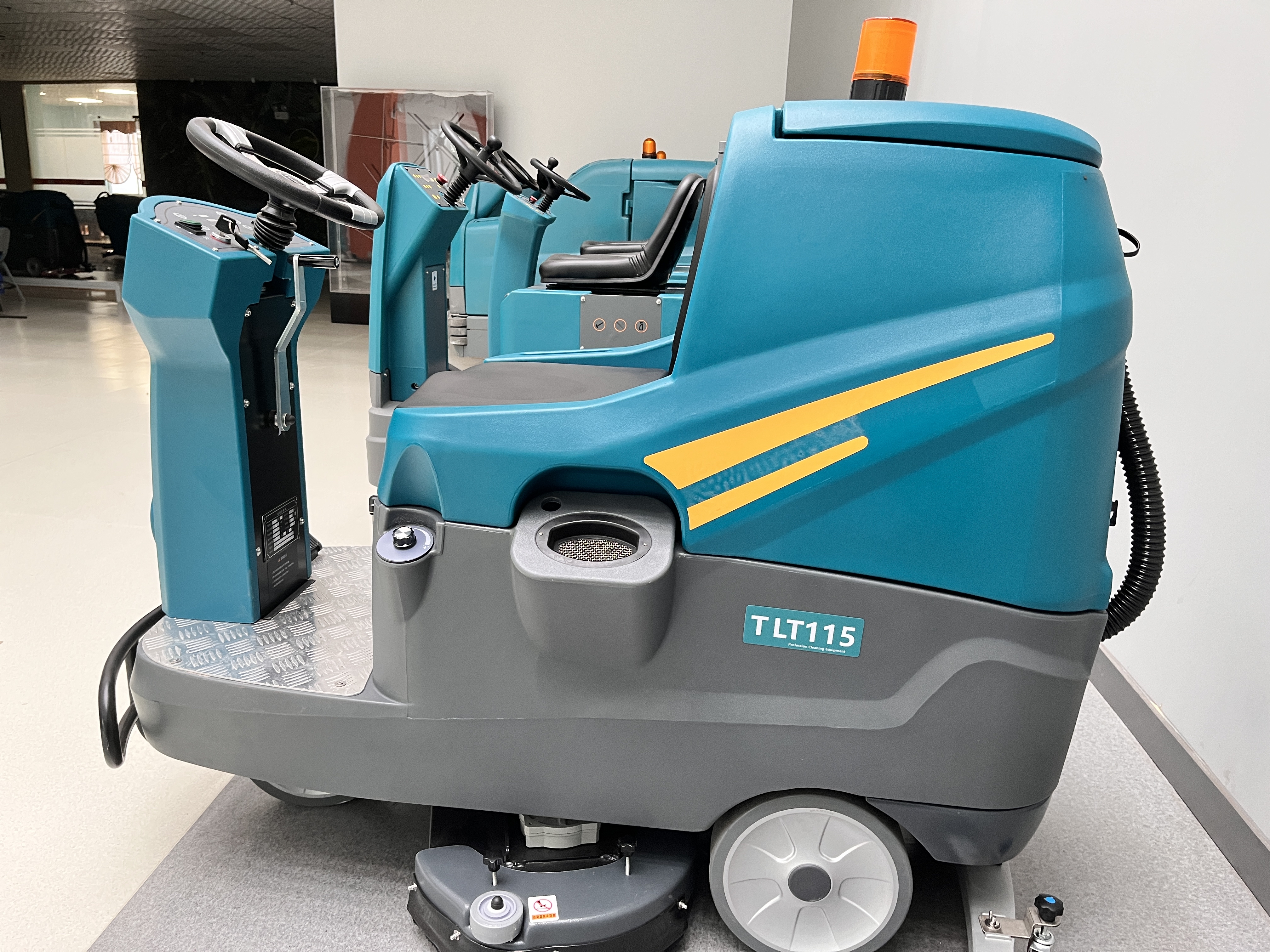 工廠洗地機(jī)，讓您清潔工程毫不費(fèi)力