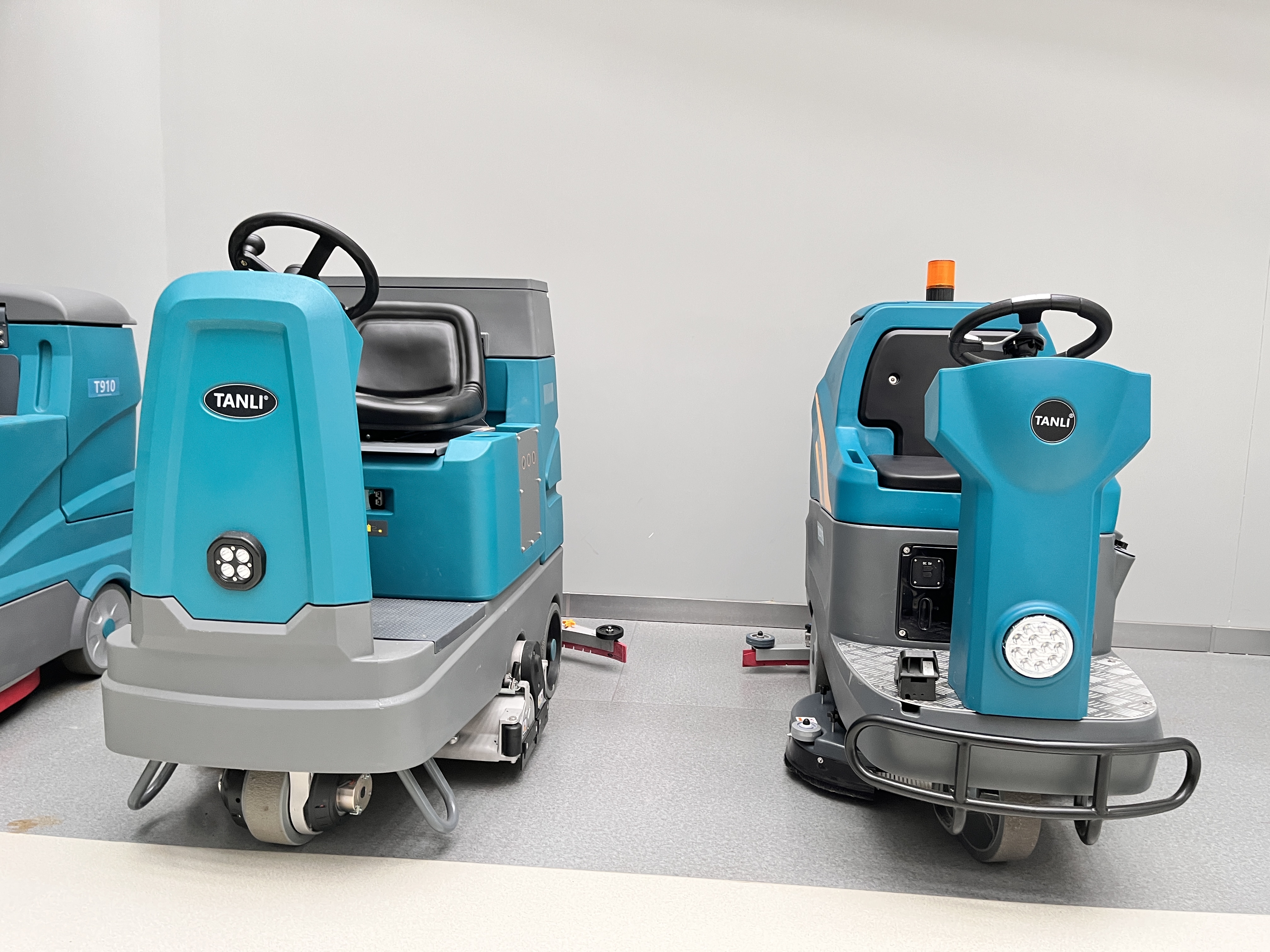 想要節(jié)省清潔時(shí)間？洗地機(jī)是你的好幫手！