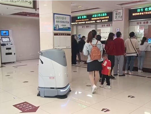 醫(yī)院地面太滑被投訴？坦力工業(yè)掃地機器人來搞定